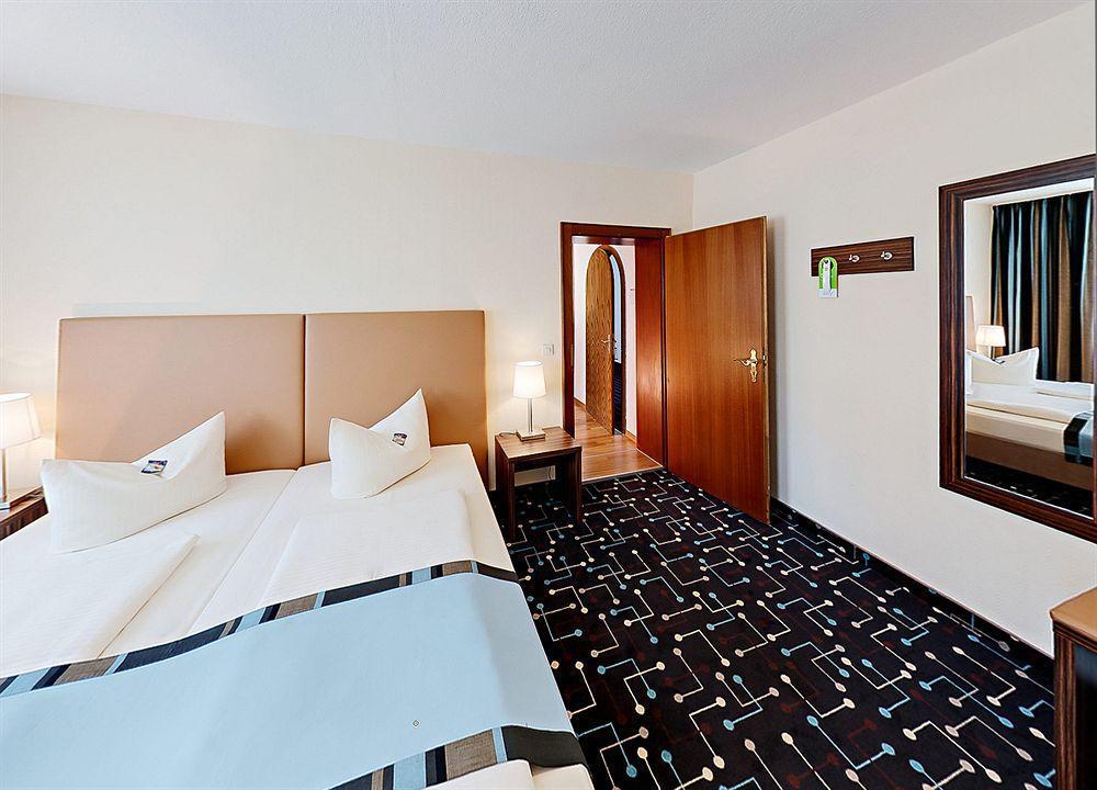 Hotel Koeniger Pliening Luaran gambar