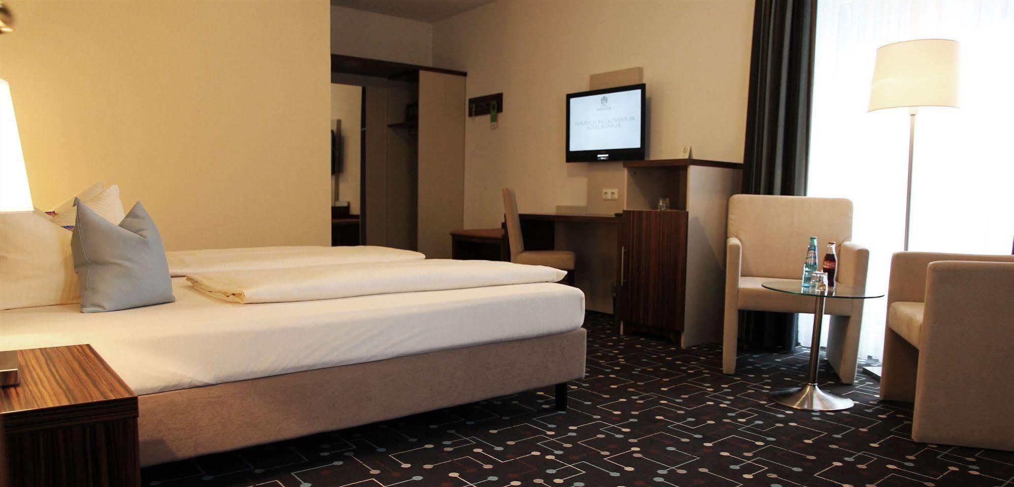 Hotel Koeniger Pliening Luaran gambar