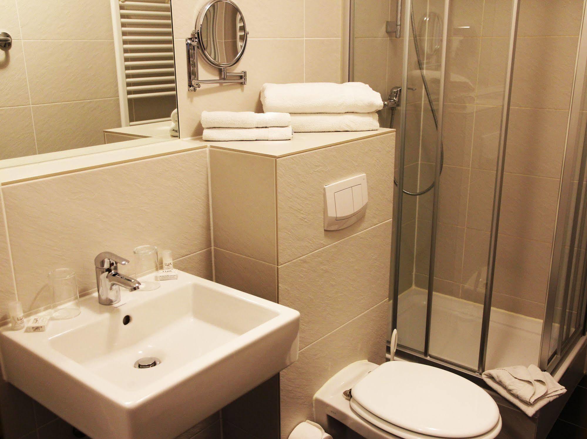 Hotel Koeniger Pliening Luaran gambar