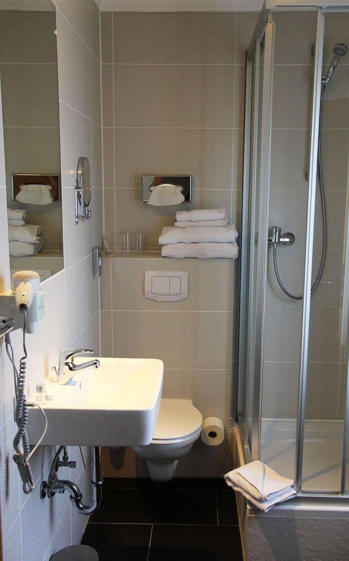 Hotel Koeniger Pliening Luaran gambar