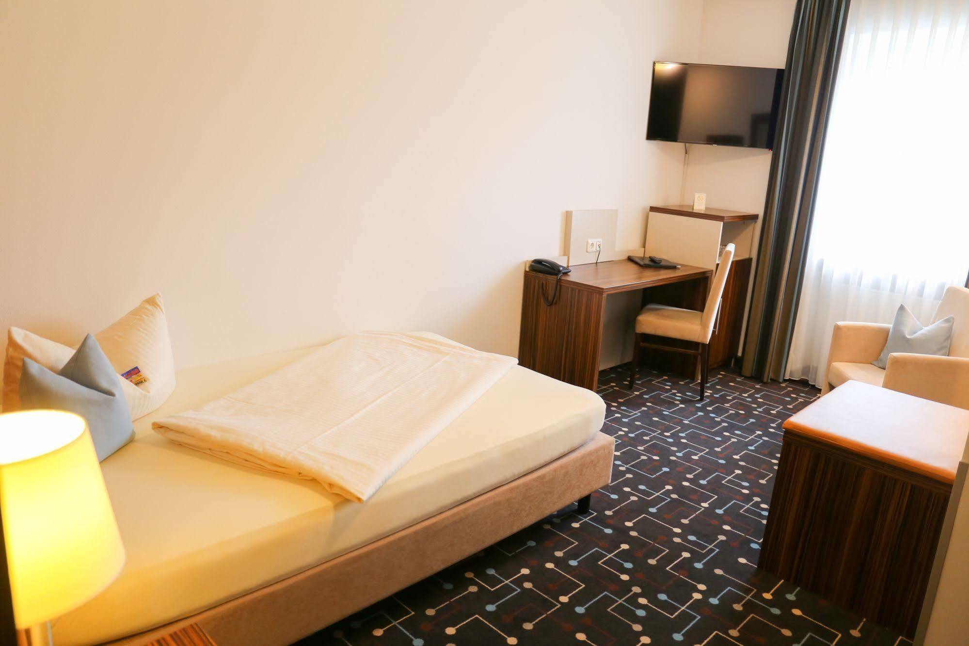 Hotel Koeniger Pliening Luaran gambar
