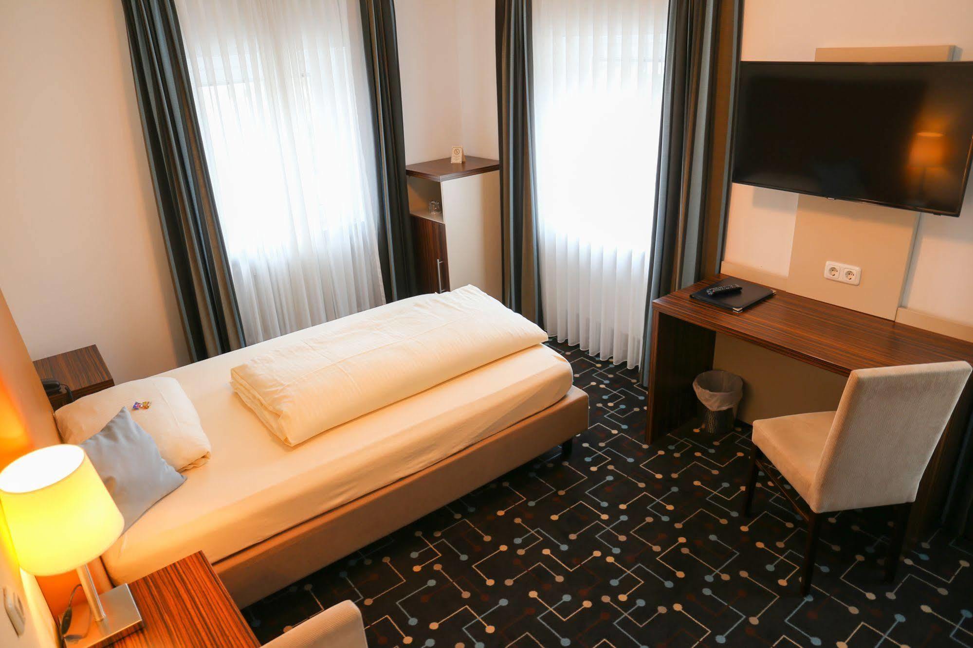 Hotel Koeniger Pliening Luaran gambar