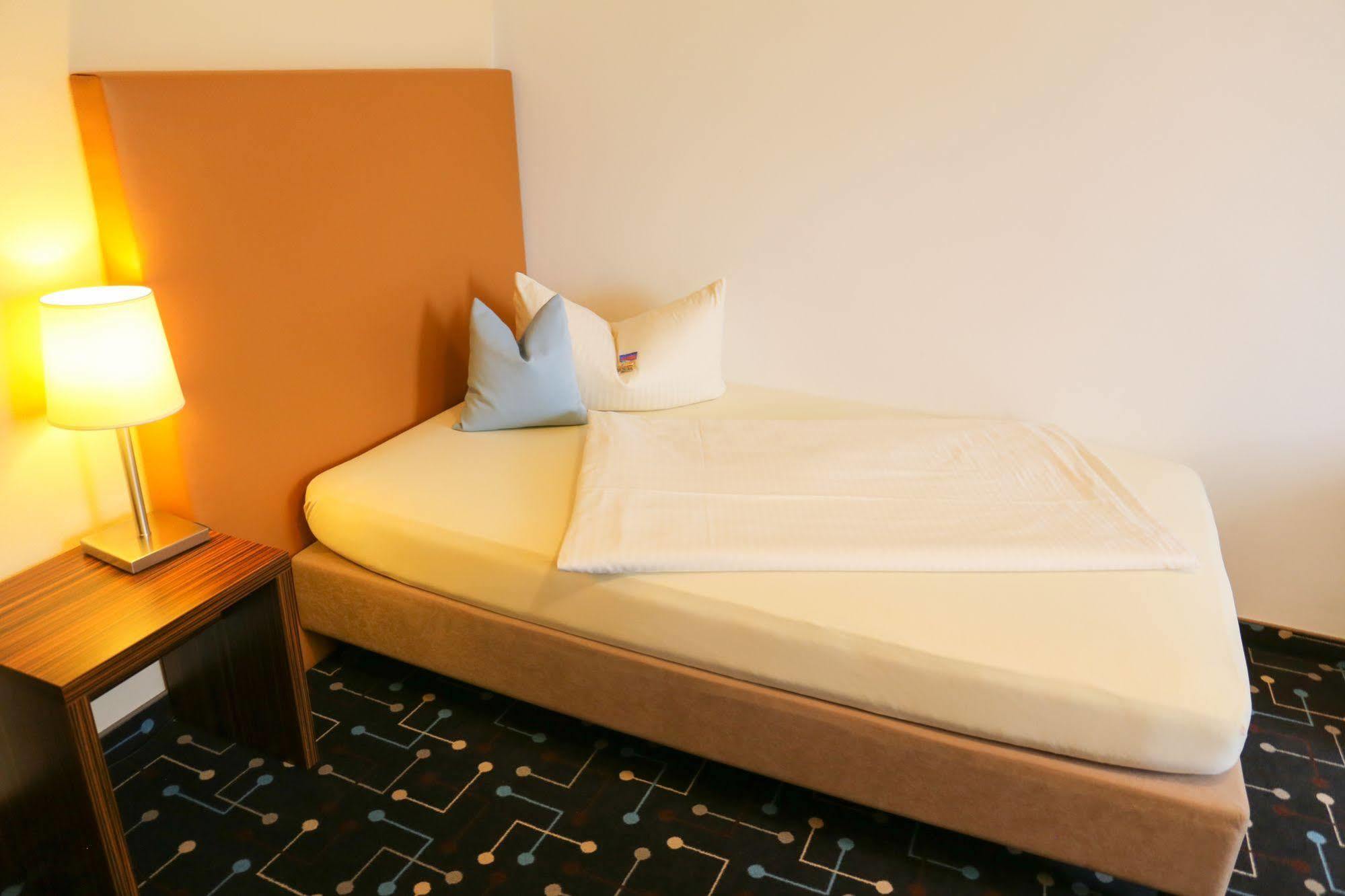 Hotel Koeniger Pliening Luaran gambar