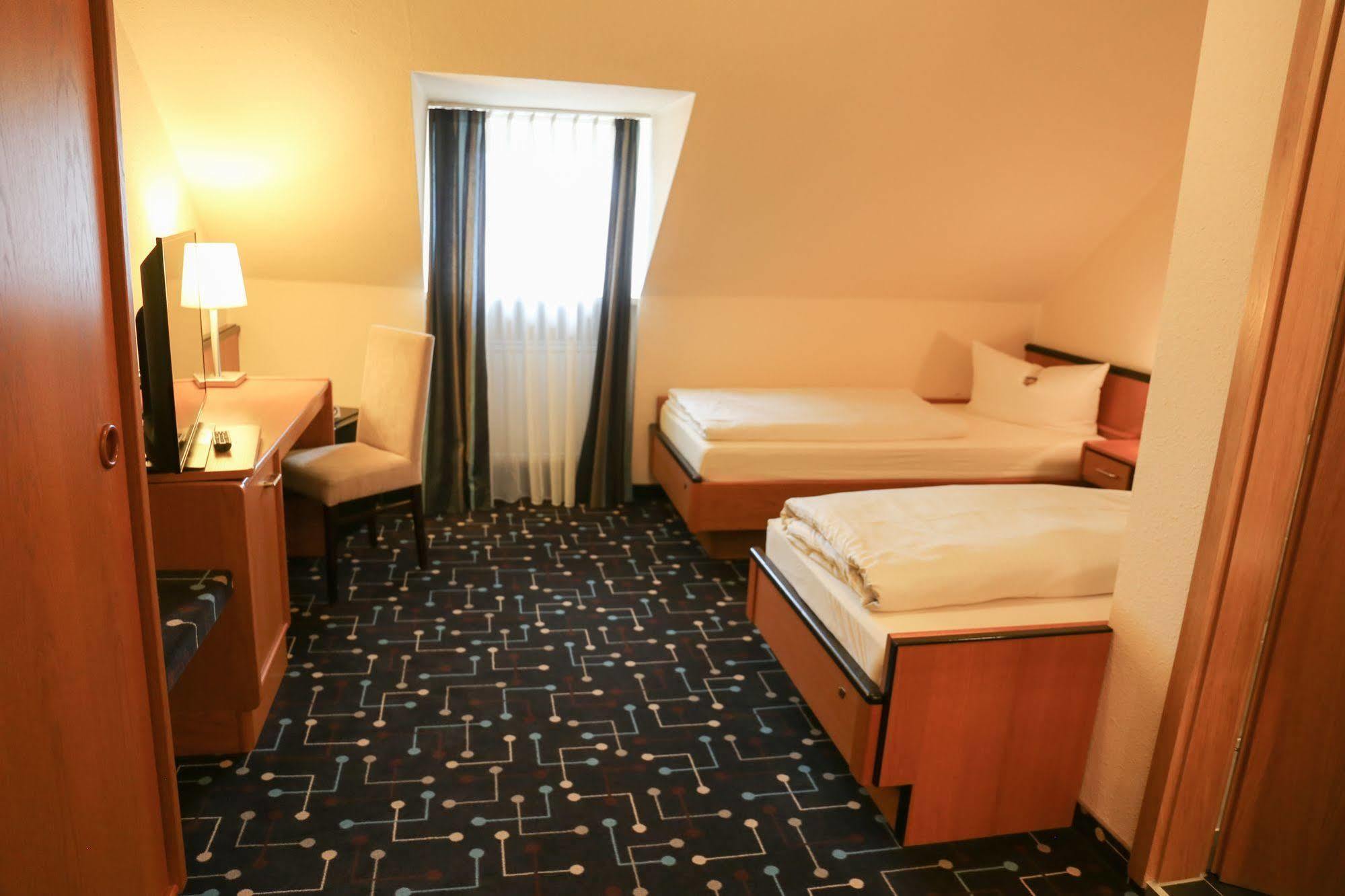 Hotel Koeniger Pliening Luaran gambar
