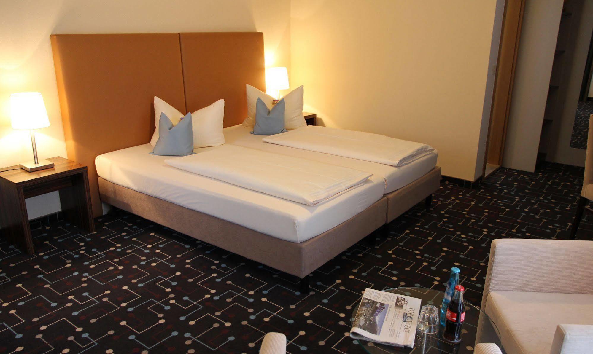 Hotel Koeniger Pliening Luaran gambar