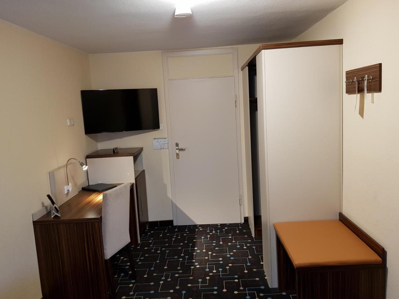 Hotel Koeniger Pliening Luaran gambar