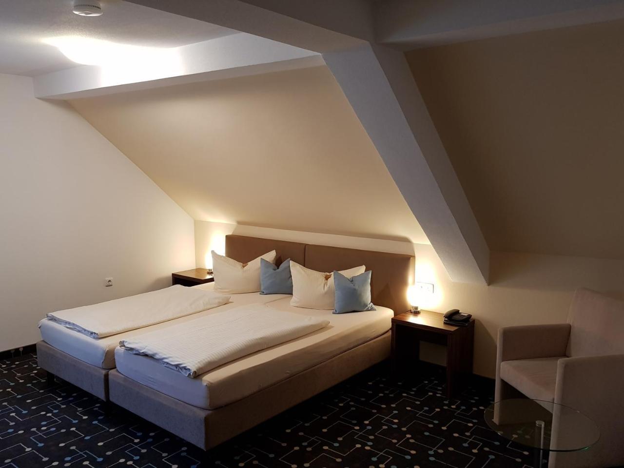 Hotel Koeniger Pliening Luaran gambar