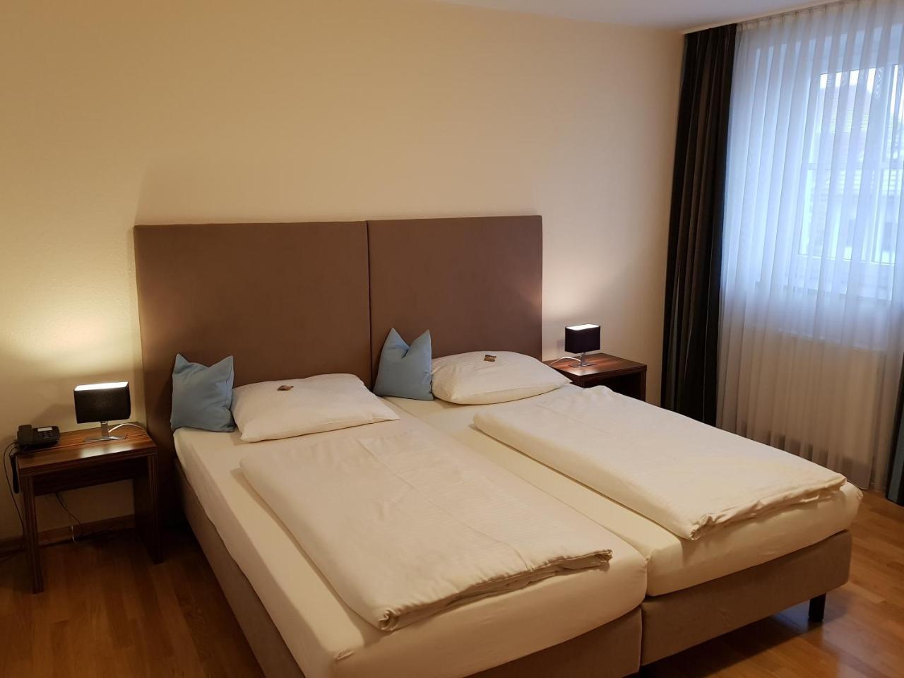 Hotel Koeniger Pliening Luaran gambar